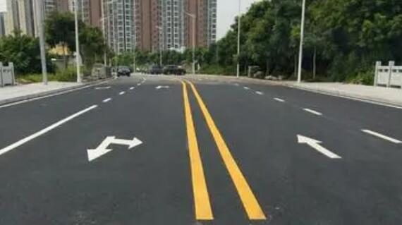 道路交通標線寬度的具體尺寸是多少厘米？